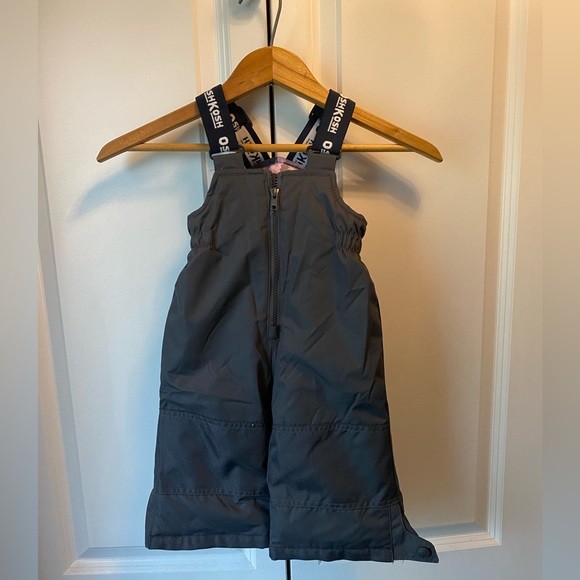 OshKosh size 12 month grey and pink two piece snow set - Picture 6 of 9